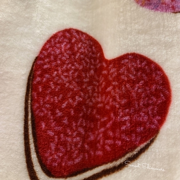 DECO Valentines Heart Donuts Soft Oversized Throw Blanket Home Decor 50"x70" New - Picture 7 of 10